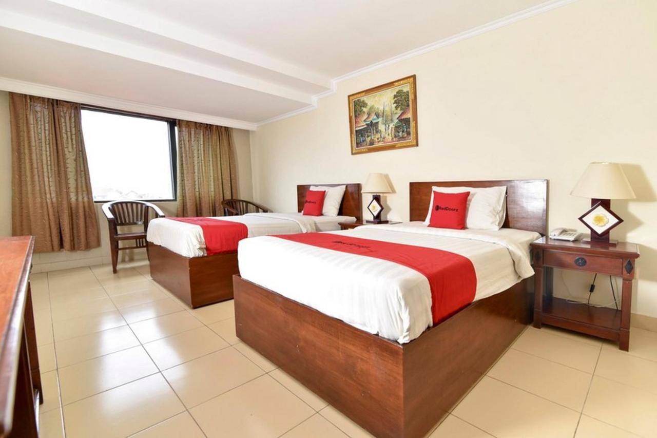 Reddoorz @ Raya Kuta Hotel Kuta  Exterior photo