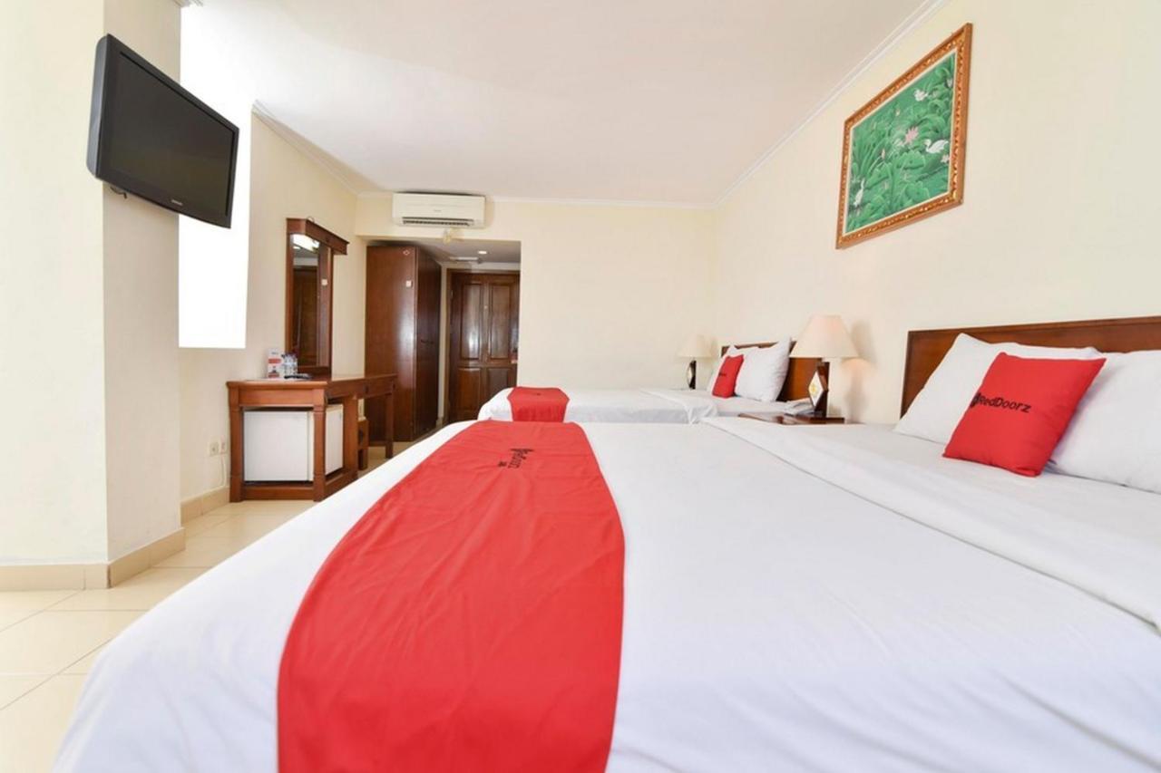 Reddoorz @ Raya Kuta Hotel Kuta  Exterior photo